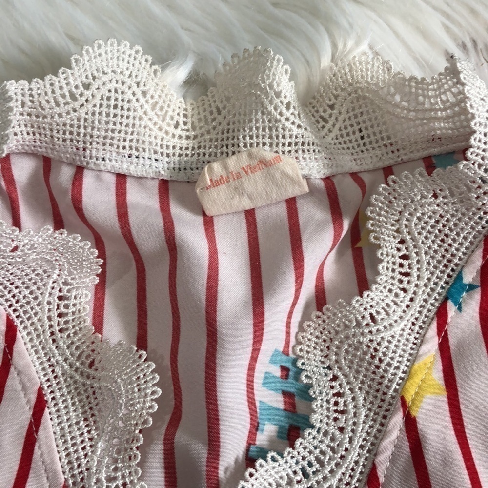 Minnie Mouse button up blouse - Picture 6 of 11